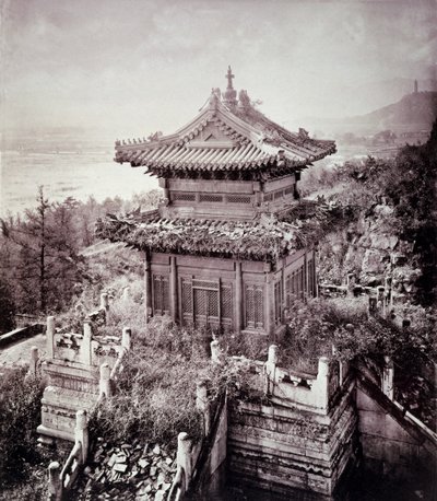 Pagoda invasa dalla vegetazione, c.1855-65 da John Thomson
